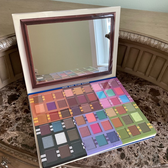 💕Revolution Monsters University Makeup Palette - Picture 5 of 9